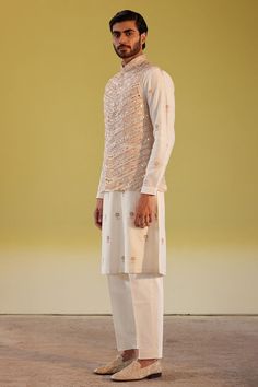 Traditional Indian Mens Clothing, Couture Ready To Wear, Grooms Attire, Fashionable Saree, Fashionable Saree Blouse Designs, Paris Haute Couture, Indian Crafts, Groom Outfit