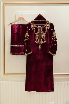 A heavily embellished beautiful three piece on pure burgundy velvet, adorned with the most stunning hand/ada work of dabka, naqshi, sequins and crystals done by our skilled artisans. Paired with a matching pure velvet shawl and flappers featuring intricate hand details. The length of the long Kameez is 48 inches. Agha Long Kameez, Mayon Dresses, Layer Dresses, Velvet Suit Design, Agha Noor, Velvet Dress Designs, Pakistani Fancy Dresses, Pakistani Fashion Party Wear