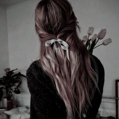 Check out this gorgeous dark academia hair and dark academia style #darkacademiahair #darkacademiastyle Prim Everdeen, Dark Academia Hair, Princess Hairstyles, Academia Aesthetic, Winter Trends, Elegant Nails, Jolie Photo, Prom Makeup