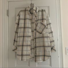 Nwt H&M Oversized White Plaid Flannel Size Xs White, Gray, And Tan Design Oversized, Comfortable Fit Collar, Buttons At Front, And Yoke At Back. Large Chest Pocket, Dropped Shoulders, And Long Sleeves With Buttons At Cuffs. Rounded Hem. 100% Cotton Approximate Measurements: Bust- 22” Sleeve Length- 20” Length- 30.5” I Consider All Offers! Oversized Plaid Tops For Everyday, Oversized Plaid Top For Daywear, Oversized Plaid Tops For Work, White Cotton Flannel Shirt For Fall, White Long Sleeve Cotton Flannel Shirt, White Cotton Long Sleeve Flannel Shirt, Oversized Cotton Flannel Shirt, H&m White Relaxed Fit Shirt, H&m Cotton Shirt For Everyday Wear