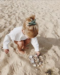 Summer With Kids Aesthetic, Kids Asthetic Picture, Baby Beach Aesthetic, Toddler Beach Photoshoot, Beach Baby Aesthetic, Beach Kids Aesthetic, Family Beach Aesthetic, Kid Beach Pictures, Beach Mom Aesthetic