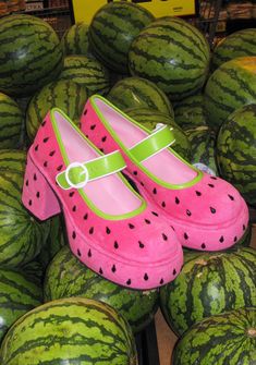 Watermelon Clothes, Fruitful Fashion, Fruit Accessories, Fruit Clothes, Watermelon Shoes, Watermelon Outfit, Fruit Fashion, Colored Trim, Dr Shoes