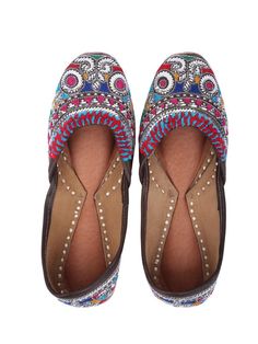 Traditional look with this pair of juttis. Crafted from leather, it features a thread work Mukaish design in multicolor. Color: Multi Colored Fabric: Upper- Mukaish embroidery with Leather. Inner - Cotton Cushioning For Comfort Sole - Pure Leather Note: Available in other colors Heel type - Flat The product will be shipped within 20-25 days of the order placed Care intructions - Keep in dust bag, dry clean only, embellished accessory needs to be handled with care. You can also use leather shiner Mukaish Embroidery, Mukaish Work, Embroidered Leather, Thread Work, Fashion World, Handmade Fashion, The Loom, Sleeve Designs, Multi Colored