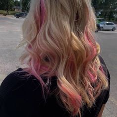 Light Pink Highlights In Blonde Hair, Dyed Blonde Hair, Blonde With Pink, Hair Streaks, Hair Inspiration Short