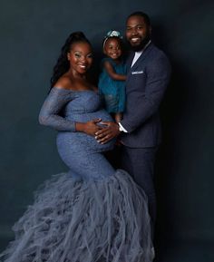 Black Family Maternity Pictures, Family Pregnancy Photoshoot, Family Maternity Pictures, Black Royalty, Family Portrait Poses