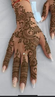 hendi designs for hands and feet are the most important part of bridals