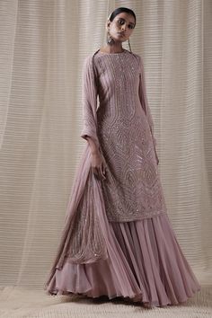 Fall Business Casual Outfits, Long Kurta, Casual Indian Fashion, Stylish Fall Outfits, Salwar Kamiz, Indian Gowns Dresses, Couture Mode, Designer Party Wear Dresses