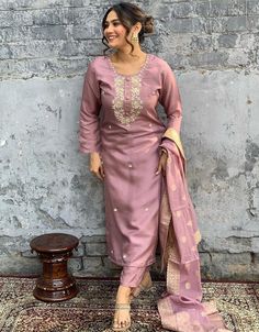 Trendy Designer Heavy Readymade Suit Collection In Mauve Viscose Chanderi With Straight And Pant Pink Embroidery Work RT8854-184483 – Arabic attire Chanderi Suits Design, Women's Party Wear, Party Wear For Women, Chanderi Dupatta, Patterns Flowers, Designer Kurta, Kurtis With Pants, Simple Mehndi, Stylish Pants