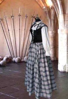 Traditional Scottish Tartan Dress Ensemble No. 1 Black, White Womens Medieval Dress, Corset Costumes, Scottish Fashion, Medieval Clothing, Medieval Dress