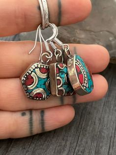 Beautiful boho style short dangle earrings, made with white metal and unique details with brass and small pieces of Turquoise and Coral. In the pictures you will see a number that represents each style for you to choose from. Easy and fun earrings that you will be able to wear with your everyday outfits. Style #1- Made in a Hexagon shape, the earrings are 1.8cm- 0.75 inch long by 1.8cm, 0.75 inch wide. They have a drop length of 3cm- 1.25 Style #2- Made in a Teardrop shape, this earrings are 1.8 Bohemian Dangle Cartilage Earrings For Gifts, Bohemian Dangle Cartilage Earrings Gift, Festival Drop Earrings With Dangling Charms, Nickel-free Bohemian Pendant Earrings, Bohemian Drop Cartilage Earrings As Gift, Festival Jewelry Drop Earrings With Dangling Charms, Festival Jewelry With Dangling Drop Earrings, Bohemian Pendant Single Earring, Nickel Free Crystal Drop Earrings For Festival