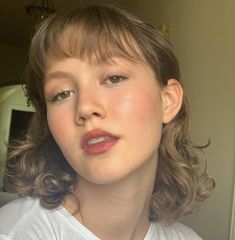 Japanese 90s Fashion, Iris Apatow, Aesthetic Women, Short Curly Hair, Dream Hair, Girl Crushes, I Love Girls, My Hair