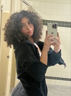 Short Bangs On Curly Hair, 3b Curly Hair Shoulder Length, Curly Haircut Black Women, Black Curly Hair Girl, Curly Hair Shapes, Curly Cut Hairstyles, Round Curly Hair, Diva Cut Curly Hair, Short 3c Curly Hair