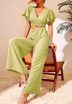 14 Versatile Crop Tops Outfit Ideas for Day to Night Looks Summer Two Piece Outfits, Open Back Crop Top, Dresses Western, Gender Fluid Fashion, Lehenga Designs Simple, White Maxi Skirts