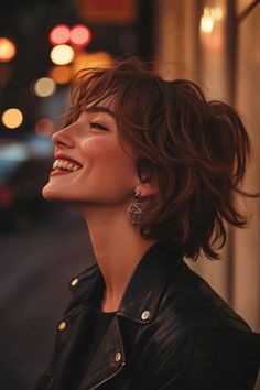 Looking for some easy and trendy short hair styles? 💇‍♀️ Whether you're rocking a pixie cut or a chic bob, we've got you covered with quick and simple hairstyles that will elevate your look without taking up hours of your day. From sassy waves to sleek updos, these short hair styles are perfect for any occasion. Say goodbye to bad hair days and hello to effortless style with these fun and easy looks! Unique Bob Haircut, Short Hairstyle Women Trendy, 90s Bob Haircut, 90s Short Bob, Quick And Simple Hairstyles, Simple Haircut, Feminine Short Hair, Short Hairstyle Women, Popular Short Haircuts