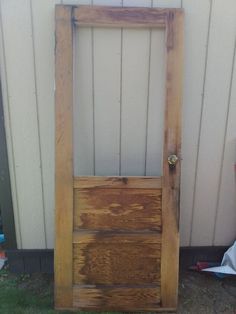 Check out this upcycled garden decor idea using an old wooden door. Doors Garden, Door Casing