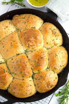 a cast iron skillet filled with bread rolls