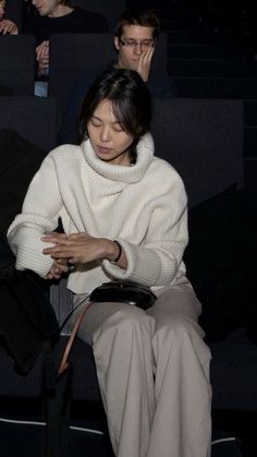 Kim Min Hee, Richard Diebenkorn, Robert Motherwell, Joan Mitchell, Camille Pissarro, Beige Pants, Elegante Casual