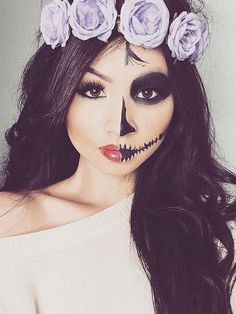 Pretty half sugar skull makeup quinntpastel brie_barker96 Half Face Halloween Makeup, Halloween Makeup Diy Easy, Halloween Makeup Sugar Skull, Meme Costume, Halloween Make-up Looks, Diy Halloween Makeup, Sugar Skull Halloween, Cute Halloween Makeup, Halloween Makeup Diy