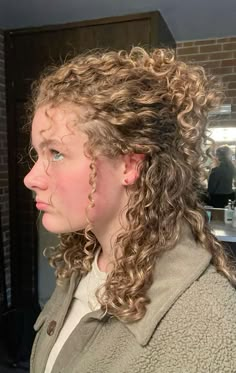 Hair Half Updo, Blonde Highlights Curly Hair, Brown Auburn Hair, Face Framing Hair, Half Updo Hairstyles, Curly Hair Care Routine, Highlights Curly Hair, Girl Hair Colors, Natural Curly Hair