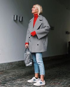 Winter Rainy Day Outfit, 15 Outfits, Checkered Blazer, Fall Fashion Coats, Bleached Jeans, Chique Outfits, 2024 Style, Balance Sneakers, Looks Street Style