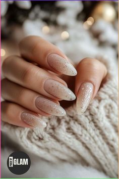 #affiliate Nails For Festive Season, Cute Nails Christmas Simple, Christmas Ideas For Nails, Christmas Inspired Nails Simple, Holiday Nails Subtle, Simple Classy Christmas Nails, Simple Nail Ideas Christmas, Good Christmas Nails, Light Holiday Nails