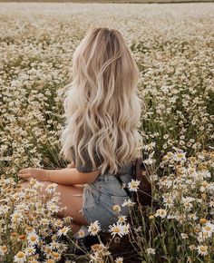 Foto Tips, Hair Stylies, Long Blonde, Easy Hairstyles For Long Hair, Long Blonde Hair, Friend Photoshoot, Aesthetic Hair, Photoshoot Poses, Pretty Hairstyles