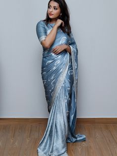 Sarees For Party, Designer Sarees Wedding, Sarees For Girls, Saree Style, Saree Blouse Patterns, Satin Saree