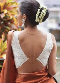 Como Fazer Short, Outfit Elegantes, Inspirational Content, Lehenga Blouse Designs, Blouse Design Images, Blouse Back