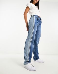 Jeans by Pull&Bear Everyday is a denim day Wide leg High rise Belt loops Five pockets Seam details Jean Large, Denim Day, Pull & Bear, Body Fit, Wide Leg Jeans, Chuck Taylors, Jeans Shop, Stretch Denim, Fitness Models