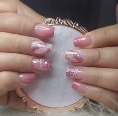 Pink Marble Nails With Gold Flakes, Nail Art Pink Nude, Glitter Nail Design Ideas, Iridescent Pink Nails, Pretty Nude Nail Designs, Baby Boomer Nails Decoradas, Nude And Rose Gold Nails, Rose Gold Nails Design