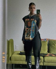 Black Women Court Outfit, Streetwear Aesthetic Black Women, Tights And Tshirt Outfits, All Black Outfit Spring, Chris Brown Concert Outfit Ideas Summer, Skating Outfit Black Women, Casual Work Outfits Black Women, Black People Fashion, Alternative Black Women