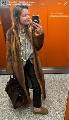 Mink Coats Outfit, Layering Street Style, Scarf Outfit, Future Outfit, Spring Summer Trends, Cozy Fashion, Street Style Outfit, Winter Looks