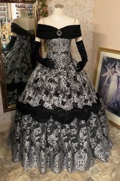 Halloween Wedding Gown, Beauty And The Beast Halloween, Neat Dress, Belle Beauty And The Beast, Hoop Skirt, Belle Beauty, Outfits Dresses, Grey Lace, Tulle Ball Gown