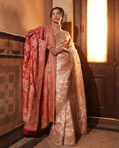 Deepika Padukone Banarasi Saree, Indian Royal Clothing, Royal Look Indian Dress, Bride Mom Dress Indian Saree, Heavy Saree Look, Saree And Dupatta Together, Saree For Mom Indian Weddings, Traditional South Indian Saree Look