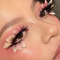 Bonita Femur Aesthetic, Spring Fairy Costume, Pink Flower Makeup, Pink Fairy Makeup, Makeup Fantasi, Rave Bae, Fairy Costumes, Maquillage On Fleek, Water Shoot