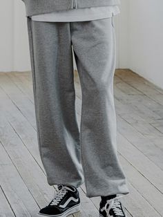 Editor's Notes Comfy and basic jogger sweatpants made of 100% cotton.- Banding closure- Pockets at the side- Drawstring at the waist- Thermal- Soft-touchMeasurements(in.)M/L- Total length: 39.27 in. / 40.15 in.- Waist: 12.99 in. / 14.17 in.- Thigh: 12.20 in. / 12.99 in.- Front rise: 14.17 in. / 14.56 in.- Hem: 4.33 in. / 4.72 in.Model infoMan - Height: 6'06 Fitting size LComposition & Care- 100% Cotton- Hand wash in cold water- Do not bleach- Do not tumble dryDesigner- by CAMELWORK Gray Baggy Sweatpants For Leisure, Casual Gray Straight Leg Sweatpants, Baggy Cotton Sweatpants For Jogging, Gray Sweats With Elastic Waistband For Streetwear, Gray Cotton Joggers With Ribbed Waistband, Gray Plain Pants For Loungewear, Gray Cotton Joggers With Elastic Waistband, Gray Sweats With Elastic Waistband For Jogging, Baggy Gray Joggers For Loungewear