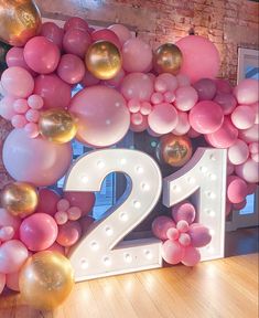 the number twenty two is surrounded by balloons