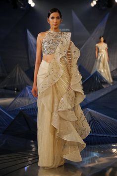 Runway Inspiration, Saree Draping Styles, Fashion Show Runway, Yellow Embroidery, Wedding Lehengas, Indian Couture, Stylish Party Dresses, Party Wear Indian Dresses