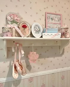 there are many items on the shelves in this doll's room, including shoes and other things