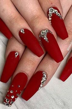 Nail Art Vermelho, Red Wedding Nails, Long Red Nails, Bridal Nails Designs, Bridal Nail Art, Red Nail Art, Red Acrylic Nails, Nails Design With Rhinestones, Red Nail Designs