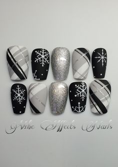 Winter Plaid Snowflake Christmas Holidays Hand Painted Press on Nails Nail Art False Nails Glue on Nails Gift for Her - Etsy UK Nails Board, Unique Manicure, Salon Nails, Medium Coffin, Goth Nails, Winter Plaid, Coffin Shape