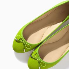 Shoe Accessories Diy, Soft Ballet Flats, Walking In Heels, Chic Shoes, Girly Shoes, Womens Ballet Flats, Swag Shoes, Green Shoes