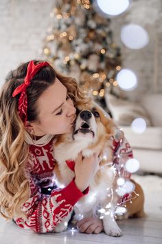 Christmas Dog Photography, Dog Family Pictures, Family Dog Photos, Christmas Pet Photos, Holiday Pet Photos, Dog Photography Poses, Dog Christmas Photos, Dog Christmas Pictures, Animal Photoshoot