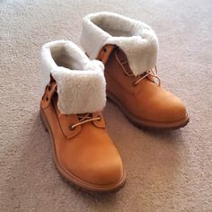 *Free Shipping* Fleece Fold Down Wheat Nubuck Timberland Boots. Gently Worn With Original Box, Womens 8.5. Will Ship Within 1-2 Days Fold Down Boots, Timberlands Shoes, Timberlands Women, Timberland Shoes, Moto Boots, Timberland Boots, Wheat, Original Box, Women Shoes