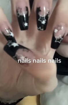 Square Nail Designs Heart, Easy Nail Acrylic Ideas, Black On Black Acrylic Nails, Black Acrylic Nails Stars, Nail Ideas Y2k Short Black, Y2k Nail Inspo Black, Black Goth Nails Acrylic, Soul Eater Nails Acrylic, Grunge Nails Aesthetic