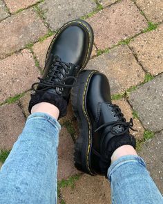 Doc Martens Heels, Drmartens Shoes, Dr Martens Quad, Loafer Outfits Women, Creepers Outfit, Loafer Outfits, Platform Doc Martens, Dr Martens Style, Dr Martens Outfit