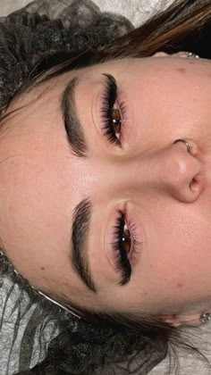 Мокрый эффект, наращивание ресниц , лисий Eyelash Extensions Salons, Prom Eye Makeup, Eyelash Extentions, Dope Makeup, Eye Makeup Art