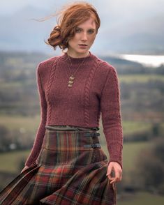 This cropped, fitted sweater features cable details on the back, front and sleeves. The garment is worked in pieces from the bottom up and seamed.  #handmadewardrobe #knittinginspiration Bridge Pattern, Pijamas Women, Mode Retro, Fair Isles, Country Fashion, Moda Vintage, Plaid Skirt, 여자 패션, Fitted Sweater