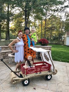 Family Costume With Wagon, Halloween Wagon Ideas, Pebbles Costume Toddler, Baby Pebbles Costume, Family Halloween Photoshoot, Halloween Wagon, Wagon Halloween Costumes, Wagon Costume, Flintstones Halloween Costumes