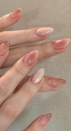 Get your nails ready for fall with these cozy and warm designs! 🍂 Think rich colors and autumnal patterns that perfectly capture the season. #NailInspo #FallNails Paznokcie Hello Kitty, Graduation Nails, Nagel Tips, Blush Nails, Makijaż Smokey Eye, Nail Swag, Floral Nails, Chic Nails